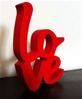 کلمه Love چوبی